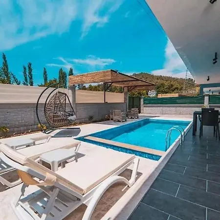 וילה Portakal Cicegi 4 *